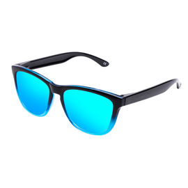 Pleines lunettes de soleil adaptées aux besoins du client de cadre de logo, éraflure d'Eyewear de mode de vie anti fournisseur